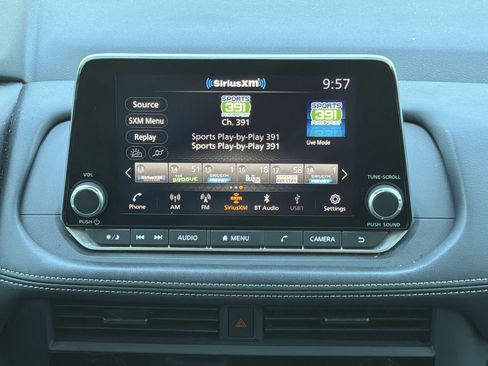 Used 2024 Nissan Rogue S FWD image 3