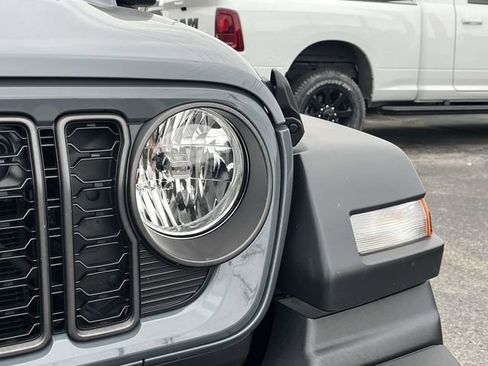 Used 2024 Jeep Wrangler Sport image 9