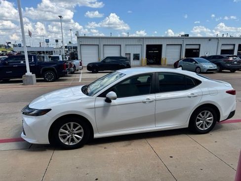 Used 2025 Toyota Camry LE FWD image 10