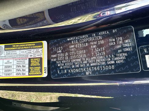 New 2026 Kia Carnival EX FWD image 34