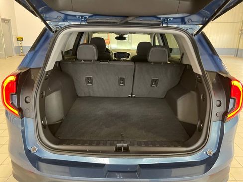 Used 2024 GMC Terrain SLE image 17