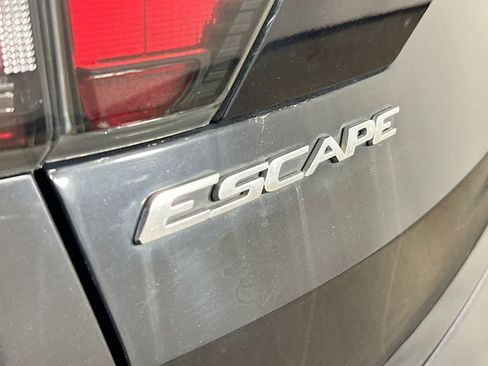 Used 2017 Ford Escape SE w/ SE Sport Appearance Package AWD/4WD image 7