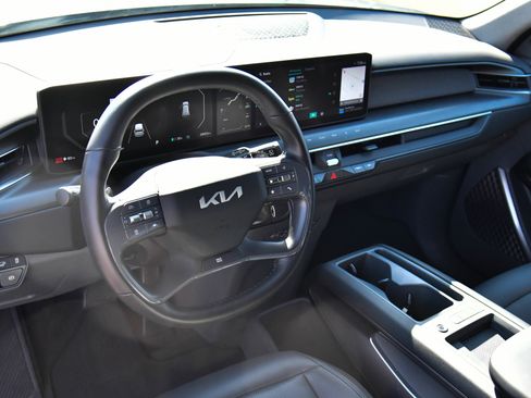 Used 2024 Kia EV9 Light Long Range RWD image 16