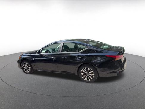Used 2026 Nissan Altima 2.5 SV FWD image 8