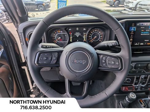 Used 2026 Jeep Gladiator Mojave AWD/4WD image 7