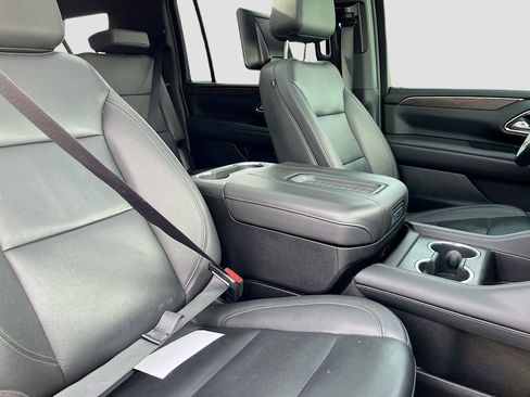 Used 2024 Chevrolet Suburban Z71 w/ Luxury Package AWD/4WD image 31