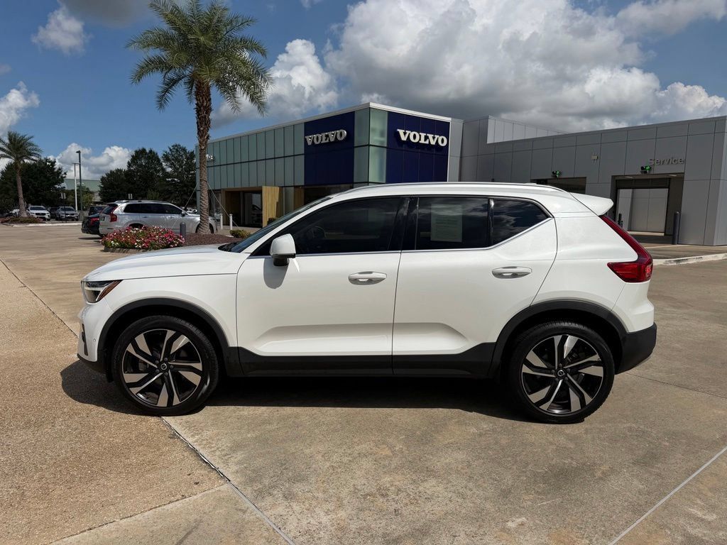 Used 2023 Volvo XC40 B5 Ultimate w/ Climate Package AWD/4WD image 2