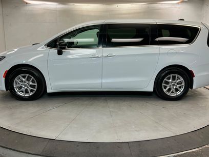 Used 2024 Chrysler Pacifica Touring-L