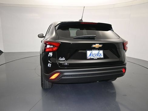 New 2026 Chevrolet Trax LS w/ LS Convenience Package FWD image 23