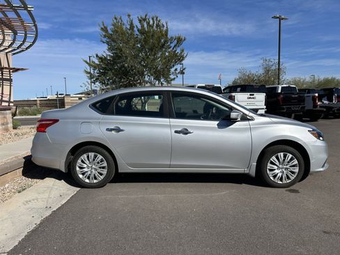 Used 2016 Nissan Sentra SV image 2