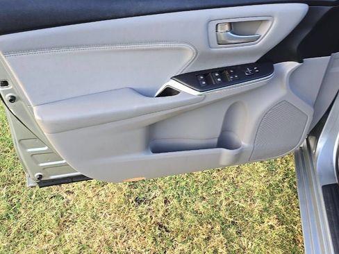 Used 2016 Toyota Camry XLE FWD image 5