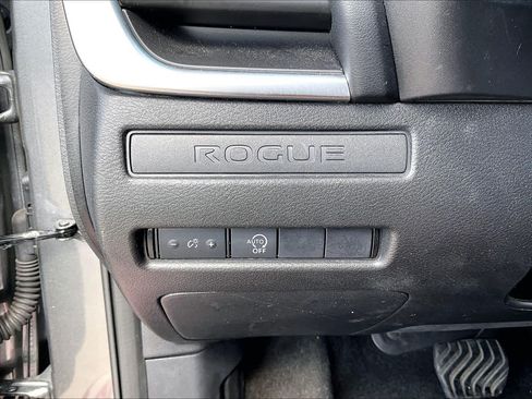 Used 2023 Nissan Rogue S FWD image 33