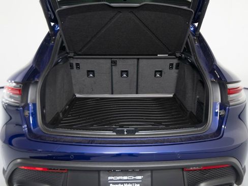 Used 2025 Porsche Macan image 40