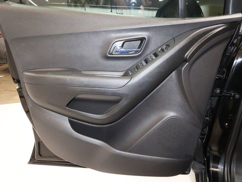 Used 2019 Chevrolet Trax LT w/ LPO, Cargo Package image 18