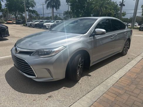 Used 2018 Toyota Avalon XLE Premium FWD image 3
