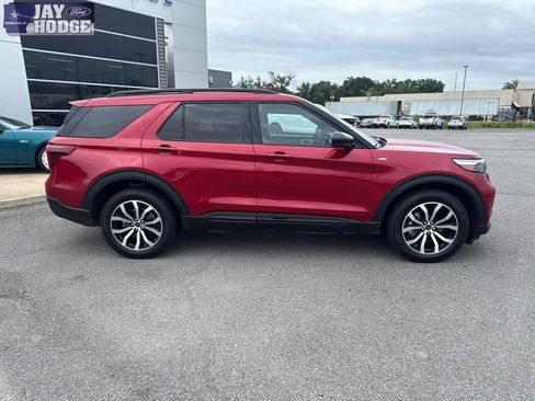Used 2023 Ford Explorer ST-Line AWD/4WD image 8