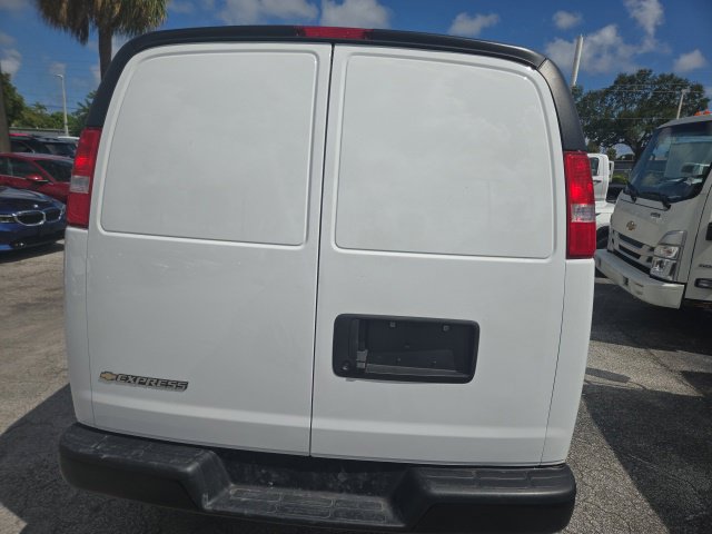 Used 2025 Chevrolet Express 2500 w/ Driver Convenience Package RWD image 5