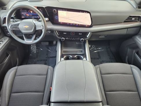 Used 2025 Chevrolet Suburban LS RWD image 27