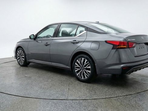 Used 2025 Nissan Altima 2.5 SV FWD image 6