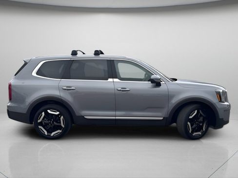 Used 2025 Kia Telluride S AWD/4WD image 3