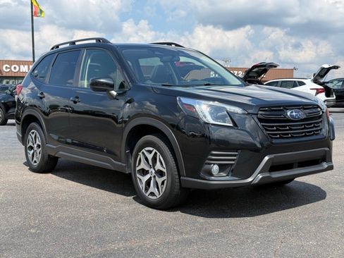 Used 2022 Subaru Forester Premium AWD/4WD image 2