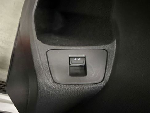 Certified 2024 Volkswagen Tiguan SE image 30