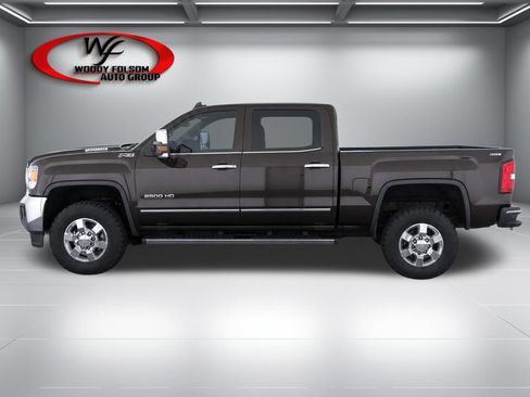 Used 2018 GMC Sierra 2500 SLT w/ Duramax Plus Package AWD/4WD image 8
