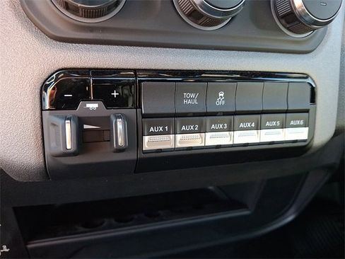 Used 2024 RAM 2500 Tradesman w/ Chrome Appearance Group image 23