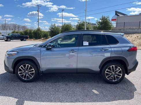 Used 2026 Toyota Corolla Cross XLE w/ Convenience Package image 3