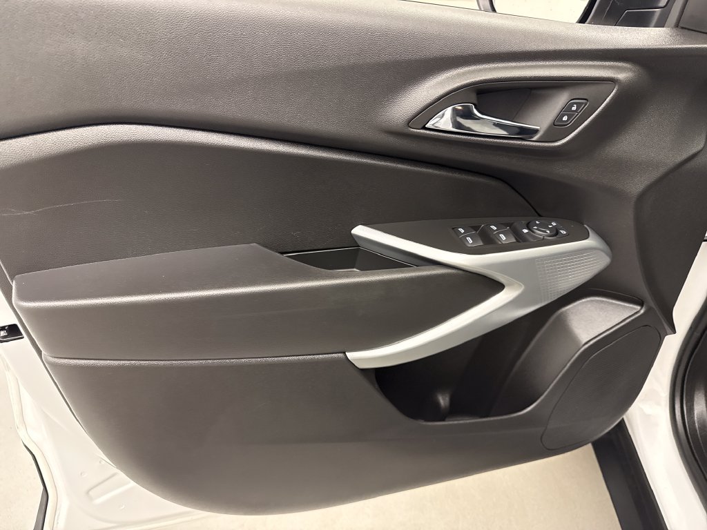 Used 2024 Chevrolet Trax LS FWD image 11