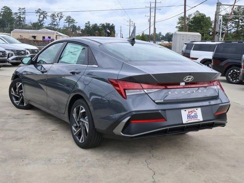 New 2025 Hyundai Elantra SEL image 2