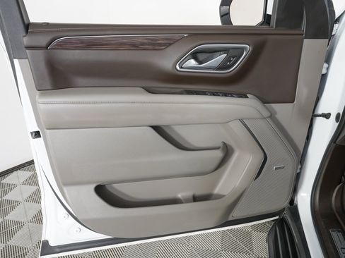 Used 2022 Chevrolet Tahoe LT image 16