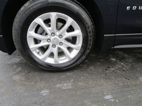 Used 2020 Chevrolet Equinox LT w/ Driver Convenience Package image 2