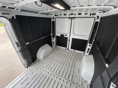Used 2025 RAM ProMaster 2500 w/ Convenience Group FWD image 17