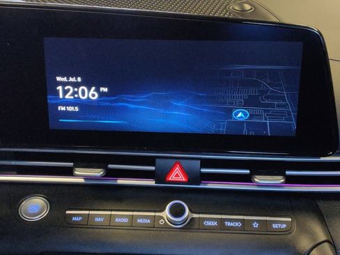 Used 2025 Hyundai Elantra SEL FWD image 25