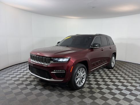 Used 2022 Jeep Grand Cherokee Summit AWD/4WD image 2