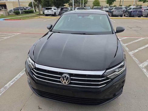 Used 2019 Volkswagen Jetta SE FWD image 2