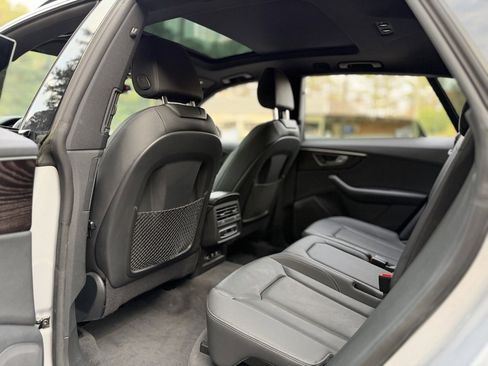 Used 2021 Audi Q8 Premium image 30