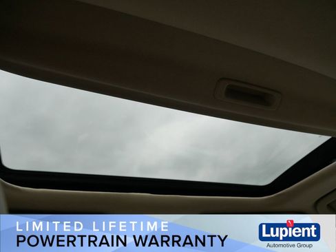 Used 2017 Acura ILX w/ Premium Package FWD image 17