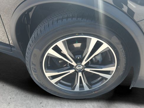 Used 2019 Nissan Rogue SV w/ Premium Package FWD image 59