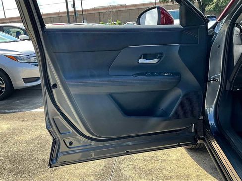 New 2025 Nissan Kicks SR image 16