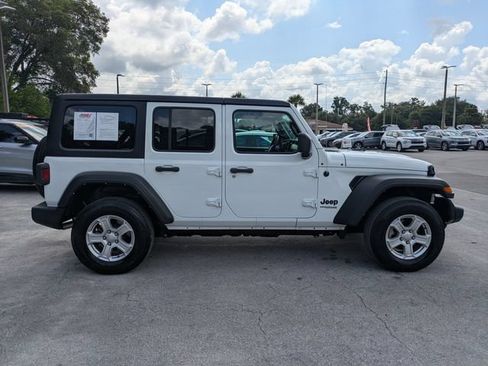 Used 2022 Jeep Wrangler Unlimited Sport AWD/4WD image 3