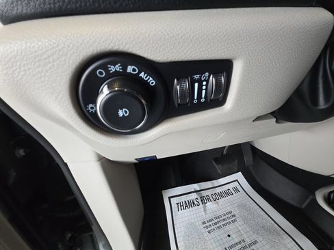Used 2023 Chrysler Pacifica Touring-L AWD/4WD image 26