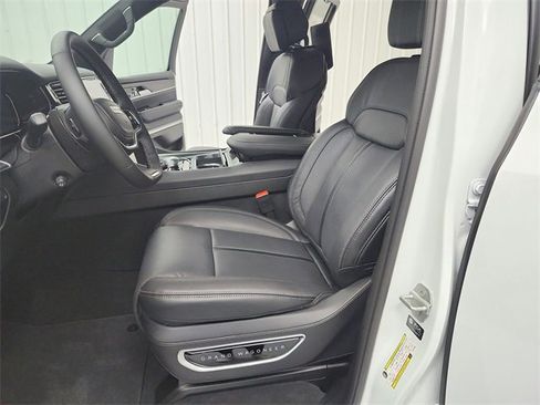New 2026 Jeep Grand Wagoneer Summit image 19