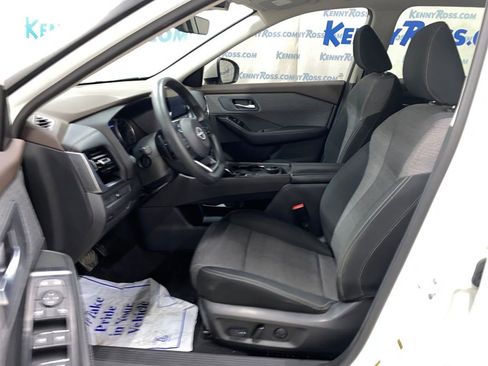 Used 2022 Nissan Rogue SV image 9