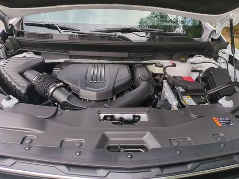 New 2027 Chevrolet Traverse LT w/ Driver Confidence Package FWD image 38