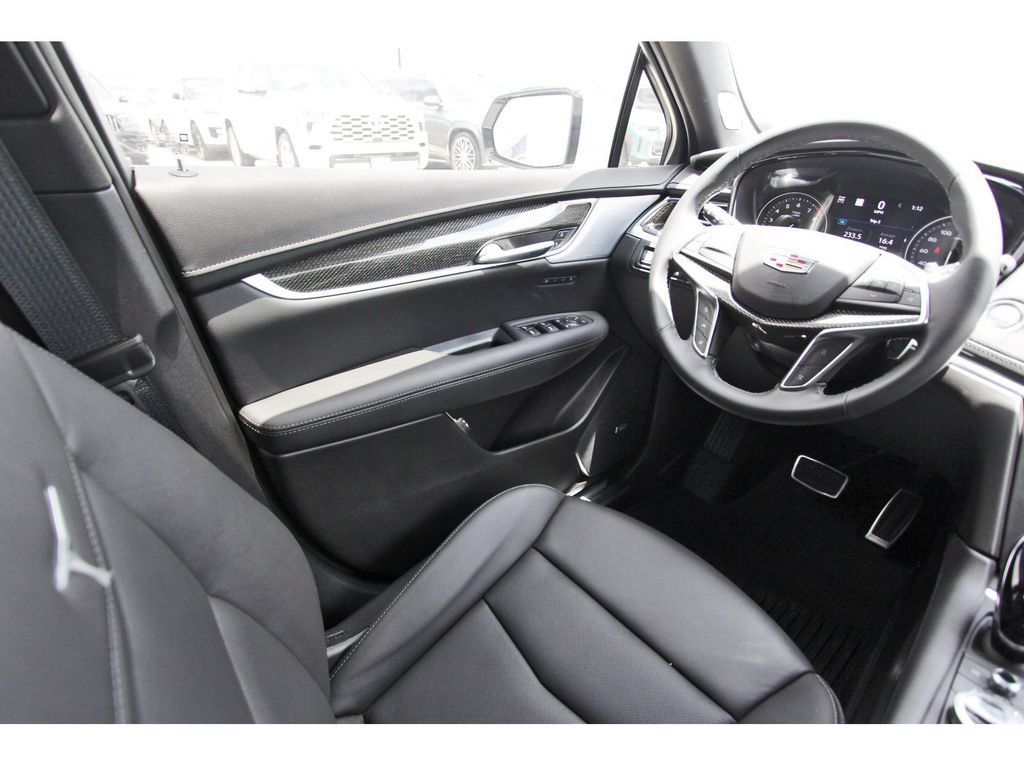 New 2026 Cadillac XT5 Sportv w/ LPO, Onyx Lite Package AWD/4WD image 8