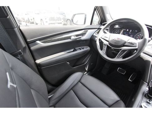New 2026 Cadillac XT5 Sportv w/ LPO, Onyx Lite Package AWD/4WD image 8