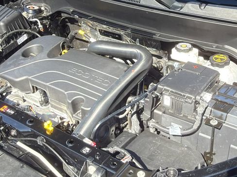 Used 2024 GMC Terrain SLE w/ Driver Convenience Package image 23