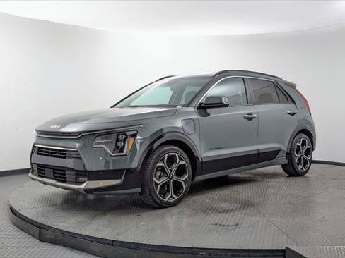 Used 2023 Kia Niro SX Touring FWD image 2